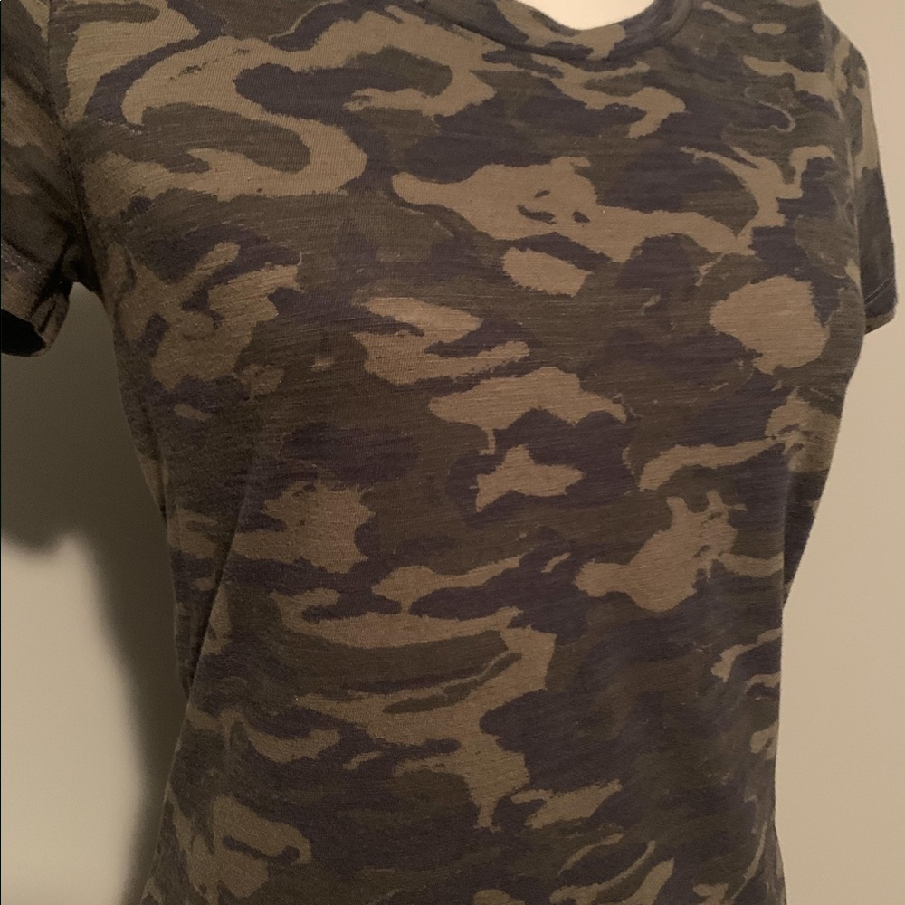 5/$25 - Mossimo camo tee